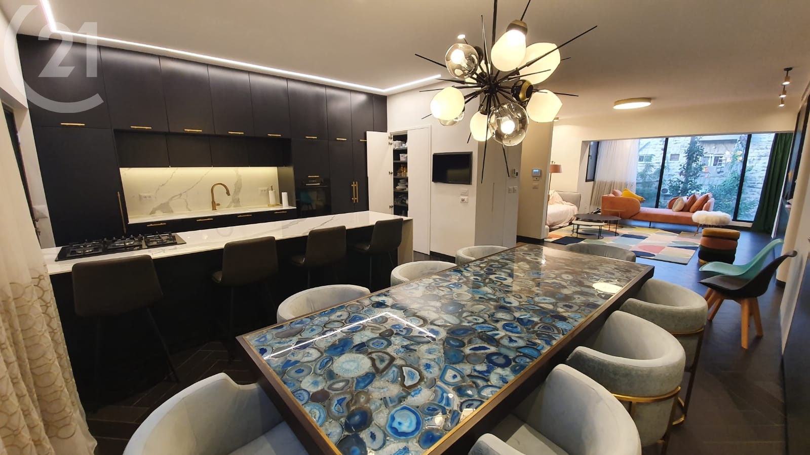 www.century21global.com